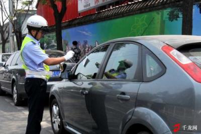只要乱停车，警察叔叔就会给你发短信
